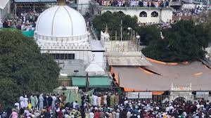 मुगलों ने मंदिरों को ध्वस्त किया, हिंदुओं को मस्जिद सर्वेक्षण की मांग करने का अधिकार: अजमेर दरगाह मामले पर गिरिराज